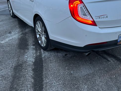 Used 2014 Lincoln MKS AWD w/ Equipment Group 201A image 4