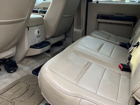 Used 2010 Ford F250 Lariat image 9