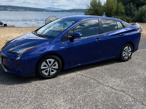 Used 2016 Toyota Prius Four w/ Advanced Technology Package FWD image 4