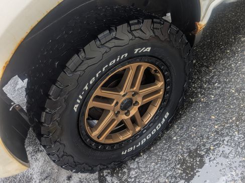 Used 2010 Nissan Pathfinder S image 9