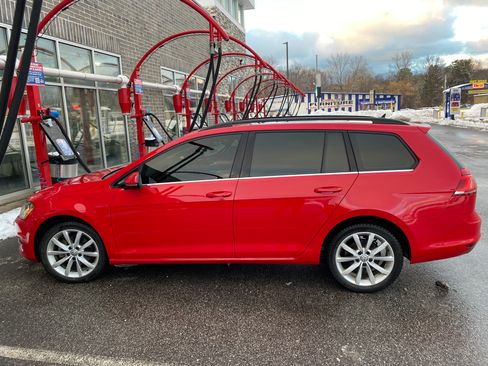 Used 2016 Volkswagen Golf SE image 2