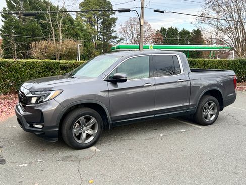 Used 2022 Honda Ridgeline RTL-E image 2