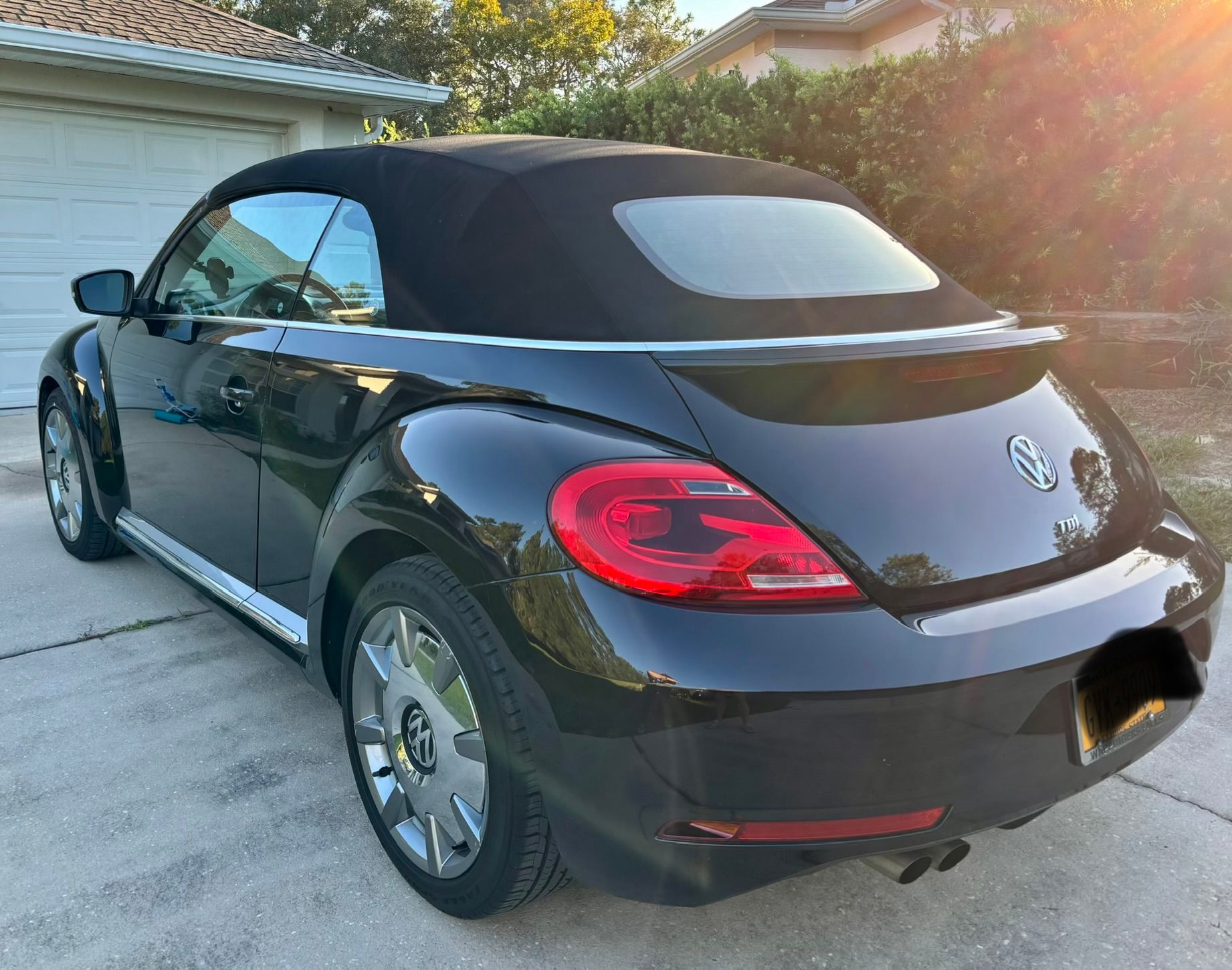 Used 2014 Volkswagen Beetle TDI FWD image 2