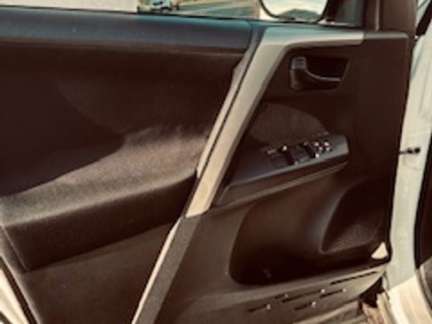 Used 2016 Toyota RAV4 LE image 21