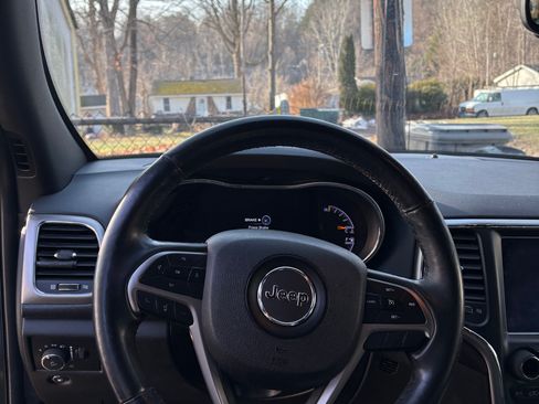 Used 2018 Jeep Grand Cherokee Altitude image 11