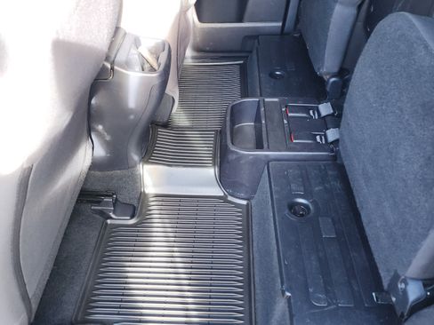 Used 2017 Toyota Tacoma TRD Sport image 11