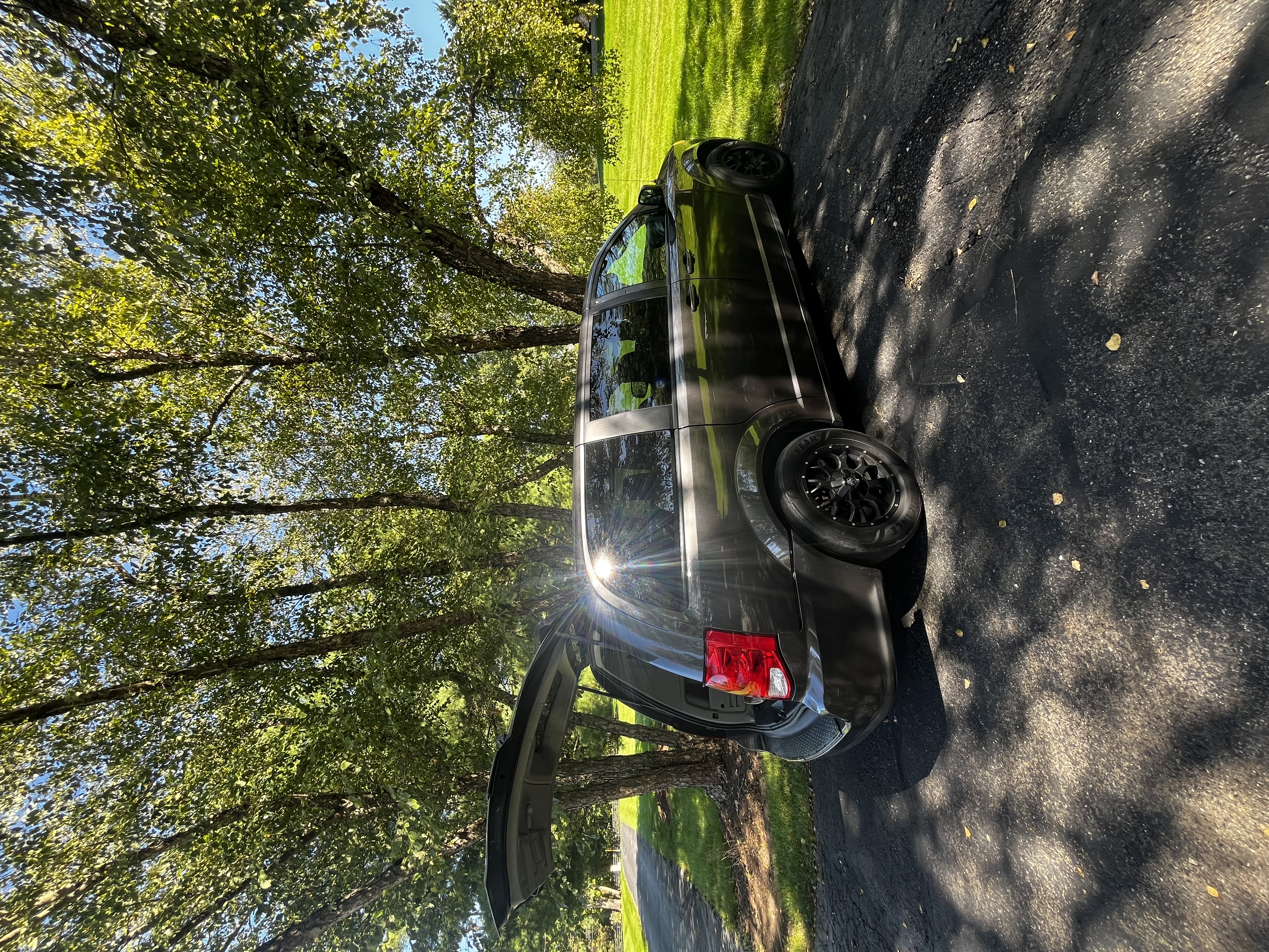 Used 2018 Dodge Grand Caravan SE FWD image 4