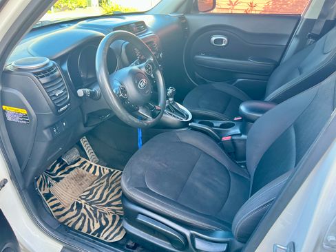Used 2016 Kia Soul EV image 11
