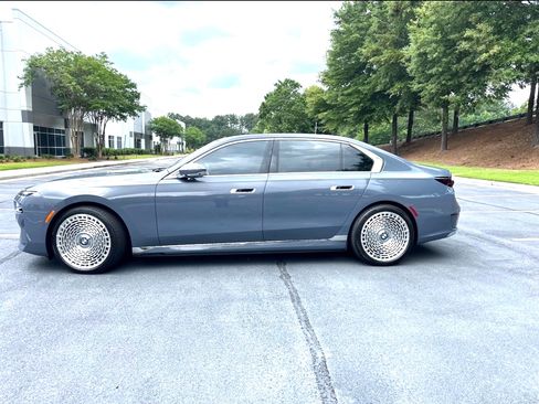 Used 2024 BMW i7 eDrive50 w/ M Sport Package RWD image 2