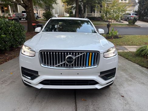 Used 2023 Volvo XC90 T8 Ultimate w/ Lounge Package image 2
