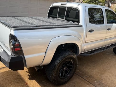 Used 2012 Toyota Tacoma PreRunner w/ SR5 Pkg image 2