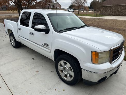 Used 2009 GMC Sierra 1500 SLE w/ Texas Edition image 2