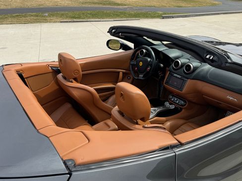 Used 2010 Ferrari California image 16