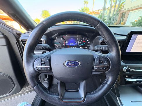 Used 2020 Ford Explorer XLT w/ Equipment Group 202A image 11