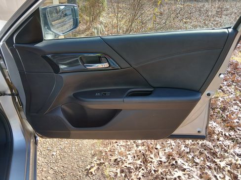 Used 2015 Honda Accord Sport image 25