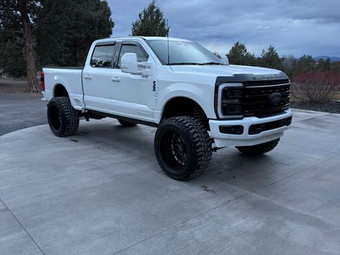 Used 2023 Ford F350 Platinum w/ FX4 Off-Road Package image 10