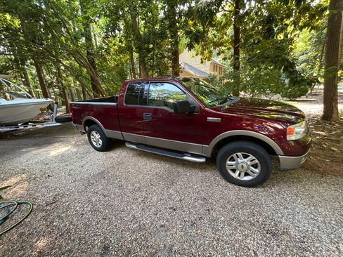 Used 2004 Ford F150 Lariat image 2