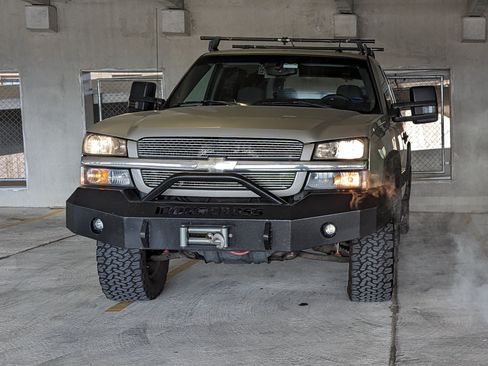 Used 2004 Chevrolet Avalanche Z71 w/ Preferred Equipment Group image 2