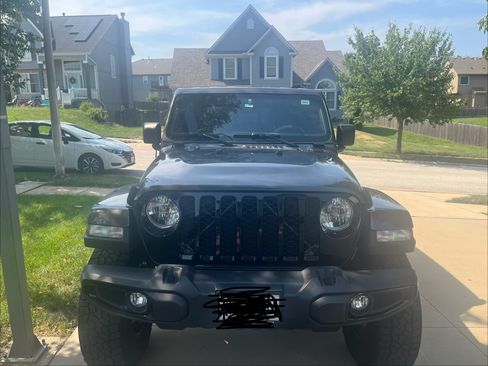 Used 2021 Jeep Gladiator Sport AWD/4WD image 2