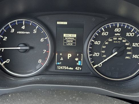 Used 2015 Mitsubishi Outlander SE image 21