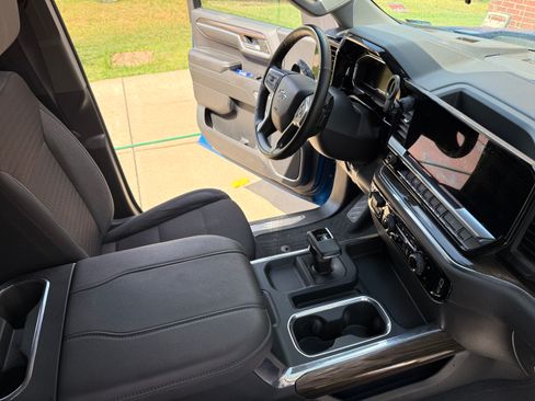 Used 2024 Chevrolet Silverado 1500 LT Trail Boss w/ Convenience Package II AWD/4WD image 17