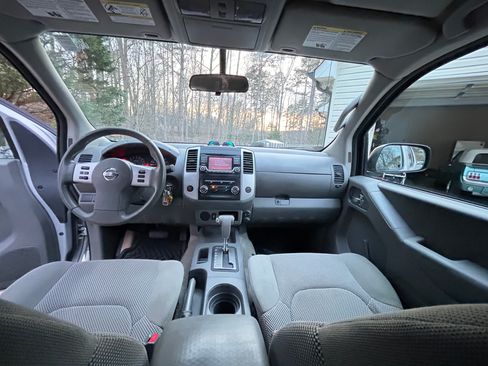 Used 2018 Nissan Frontier SV image 11