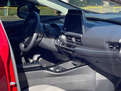 Used 2023 Toyota Prius LE image 5