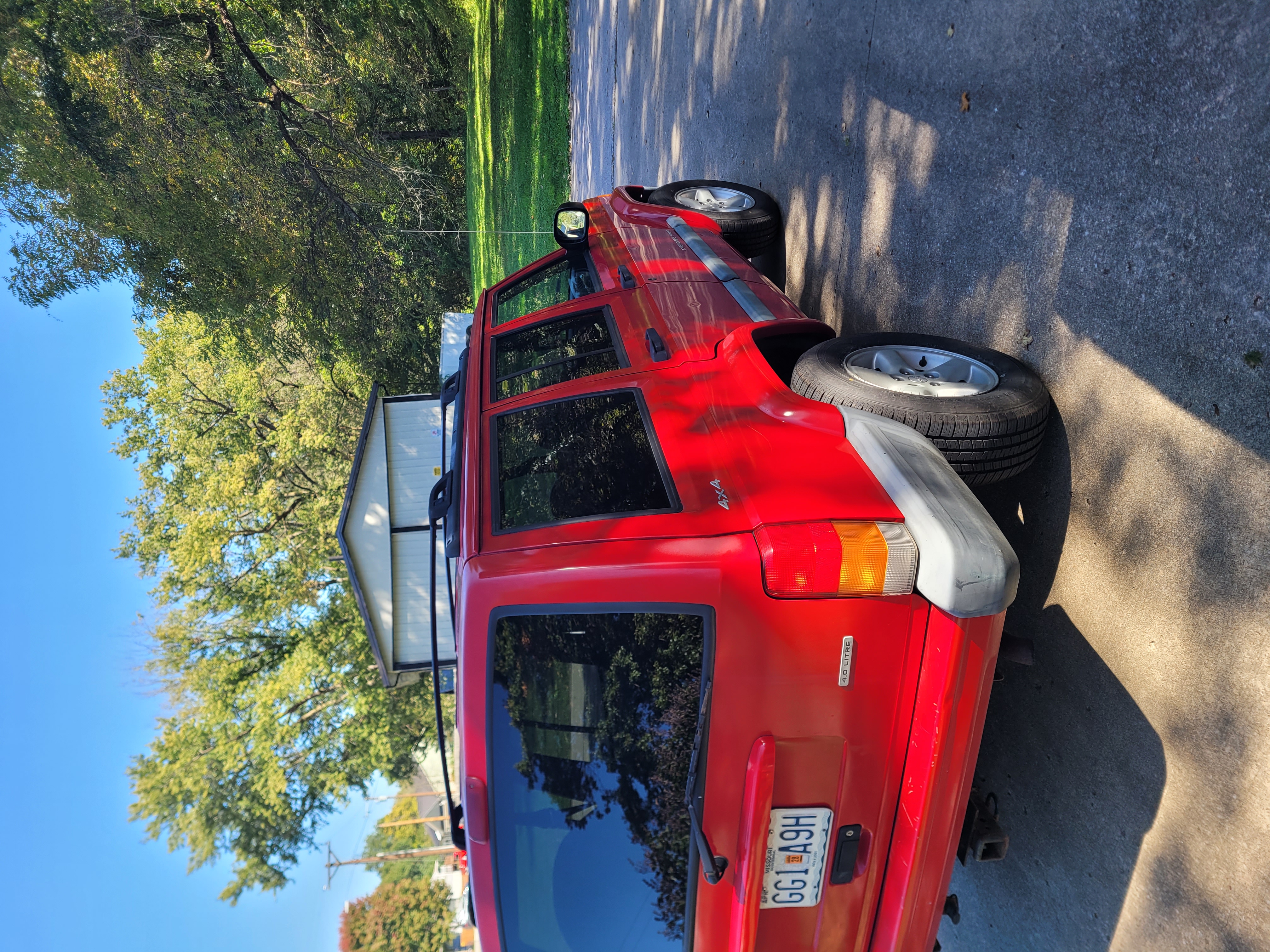 Used 2000 Jeep Cherokee Sport AWD/4WD image 1