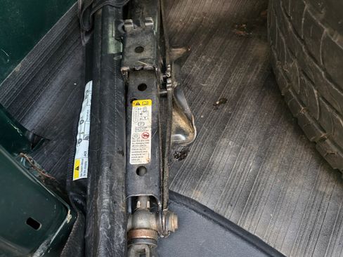 Used 2009 Chevrolet Express 1500 Van 3D image 10