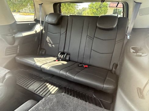 Used 2015 Cadillac Escalade Luxury AWD/4WD image 17