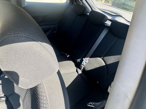 Used 2010 Hyundai Accent GS w/ Premium Pkg 3 FWD image 13