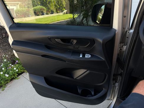 Used 2016 Mercedes-Benz Metris Passenger image 23