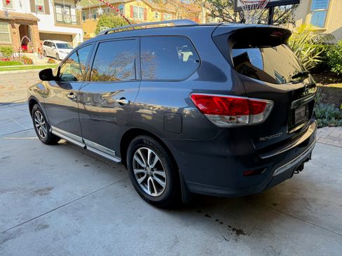 Used 2013 Nissan Pathfinder SL w/ Trailer Tow Pkg image 2