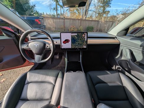 Used 2018 Tesla Model 3 Long Range image 13