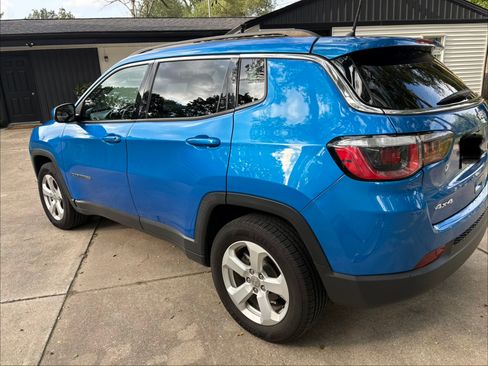 Used 2018 Jeep Compass Latitude w/ Cold Weather Group AWD/4WD image 2