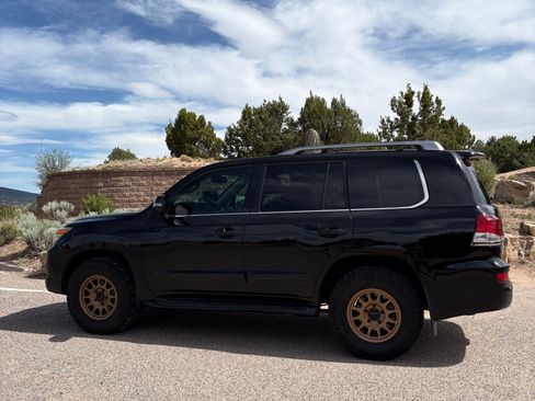 Used 2013 Lexus LX 570 4WD w/ Luxury Pkg image 6