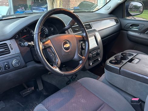 Used 2009 Chevrolet Avalanche LS AWD/4WD image 12