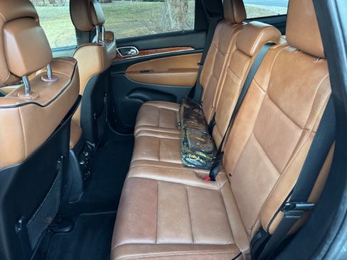 Used 2011 Jeep Grand Cherokee Overland image 17