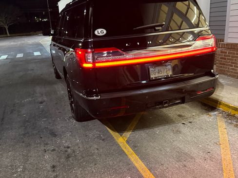 Used 2021 Lincoln Navigator L Reserve image 4