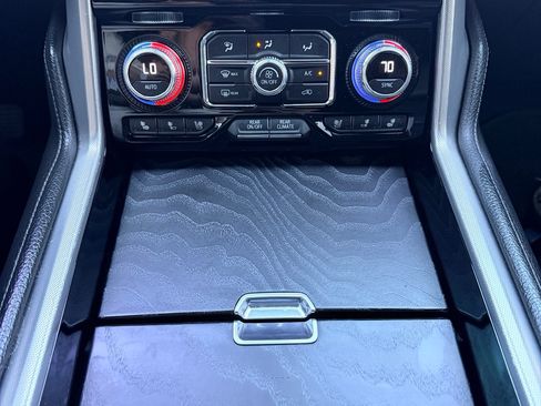 Used 2021 GMC Yukon XL Denali w/ Denali Premium Package AWD/4WD image 14