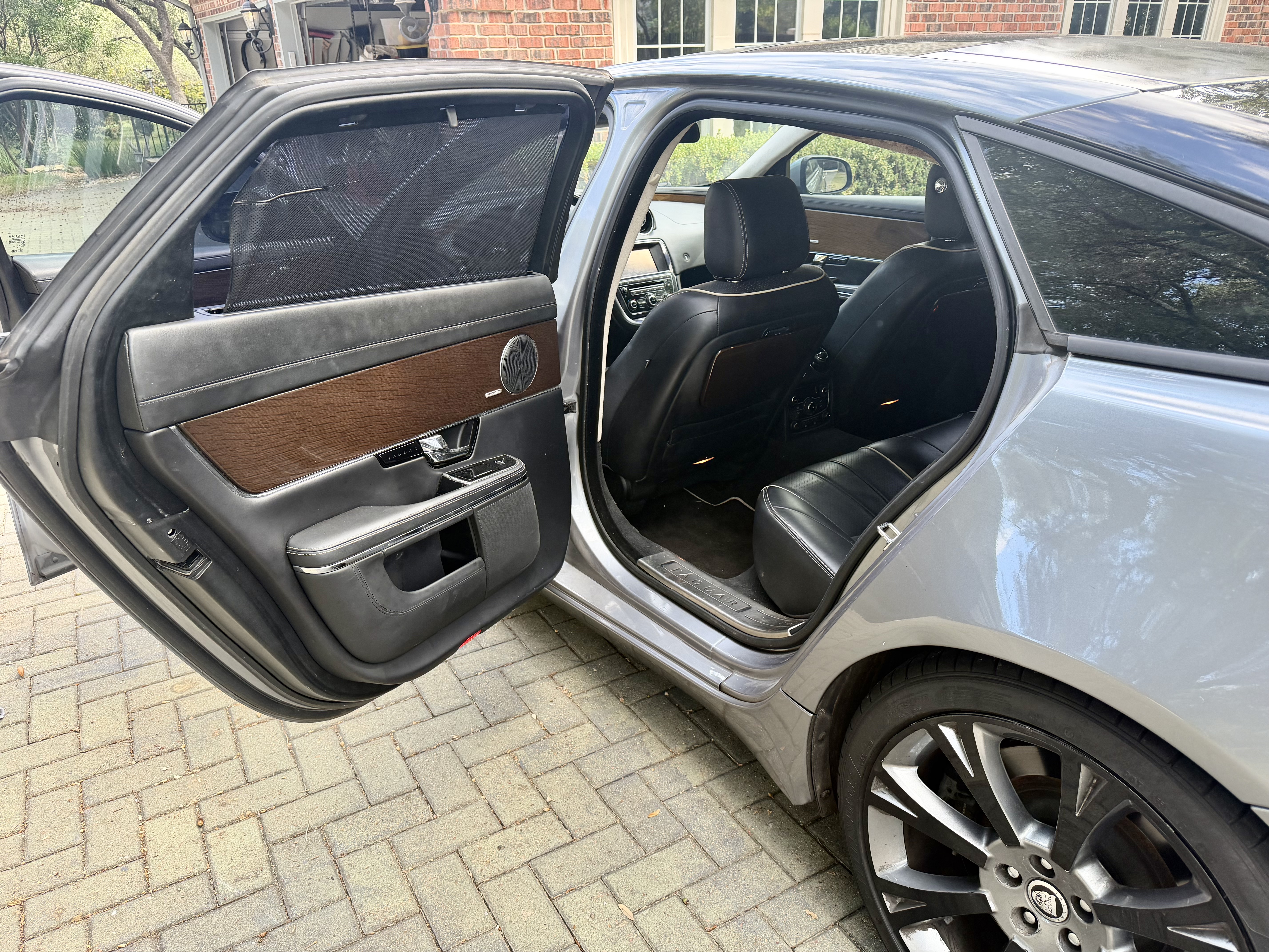 Used 2011 Jaguar XJ L Supercharged RWD image 13