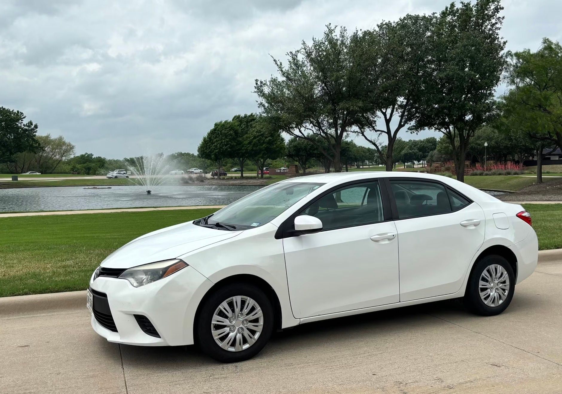 Used 2015 Toyota Corolla L FWD image 2