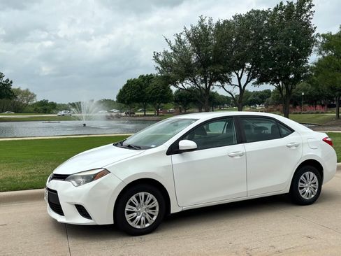 Used 2015 Toyota Corolla L FWD image 2