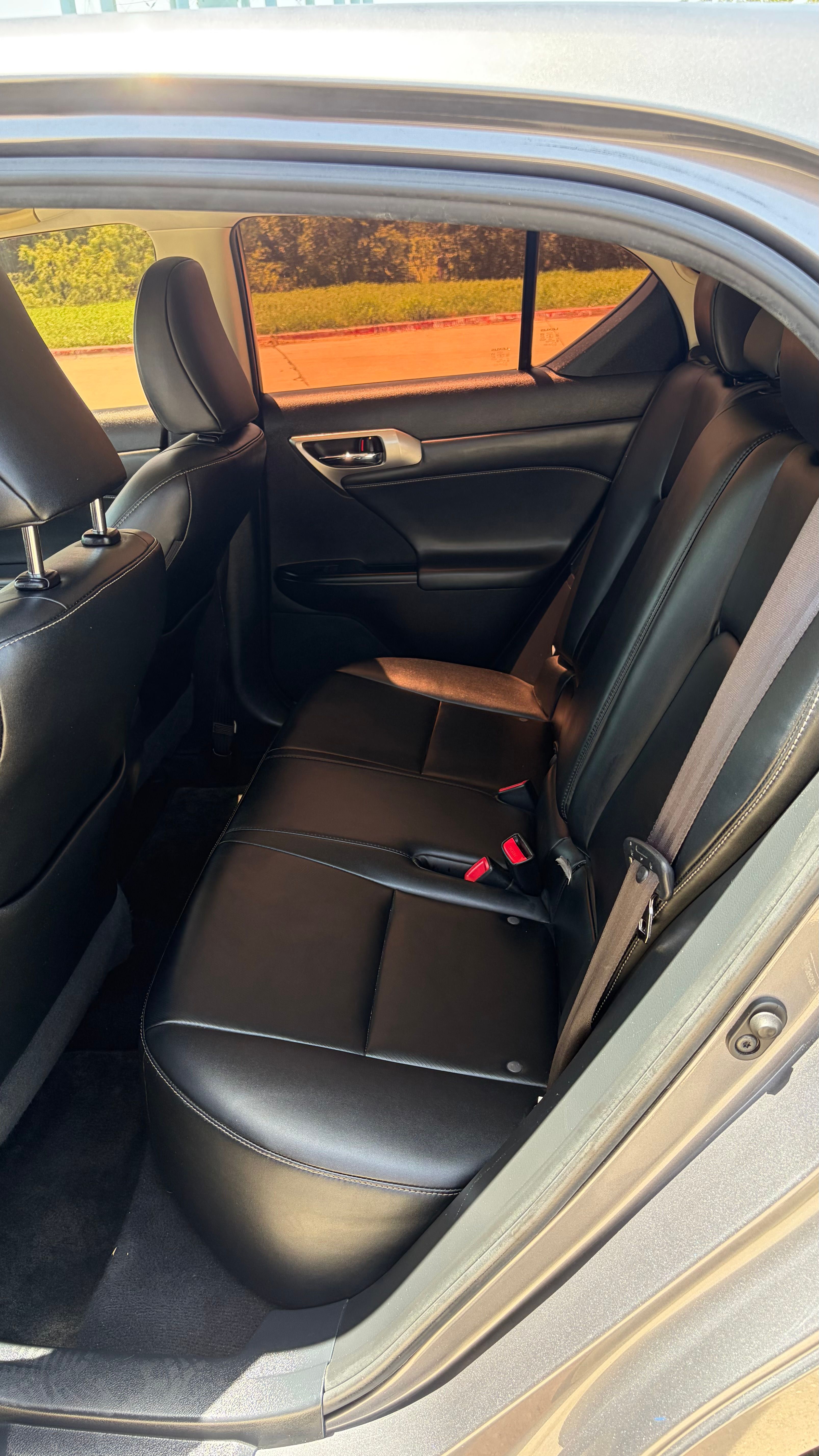 Used 2014 Lexus CT 200h w/ Seat Comfort Package FWD image 17