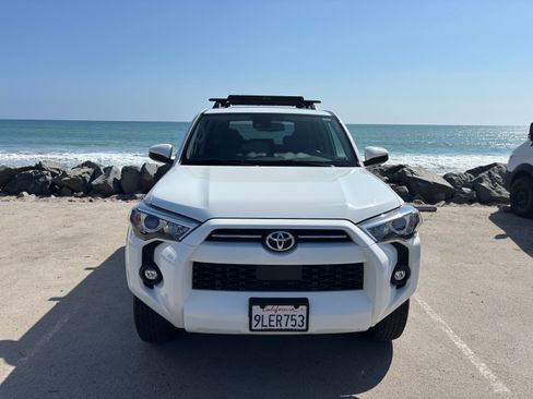 Used 2023 Toyota 4Runner SR5 AWD/4WD image 2