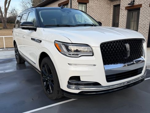 Used 2023 Lincoln Navigator Black Label image 4
