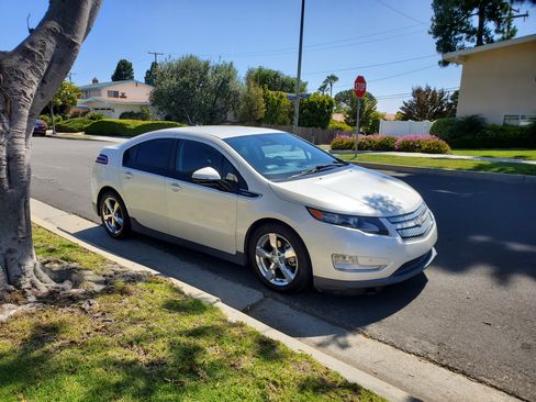 Used 2013 Chevrolet Volt Premium w/ Premium Trim Package image 4