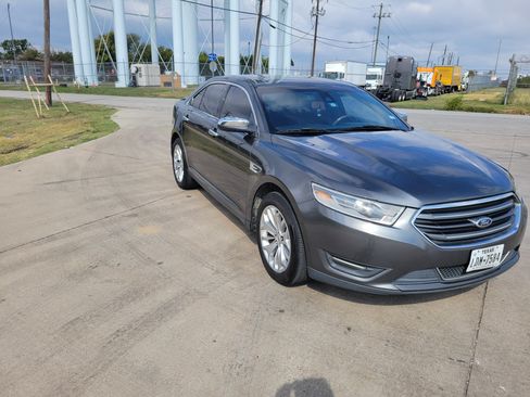 Used 2015 Ford Taurus Limited w/ Equipment Group 301A image 16