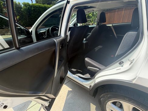 Used 2013 Toyota RAV4 XLE FWD image 20