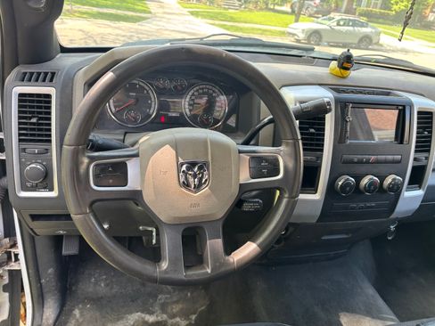 Used 2011 RAM 1500 Classic SLT RWD image 2